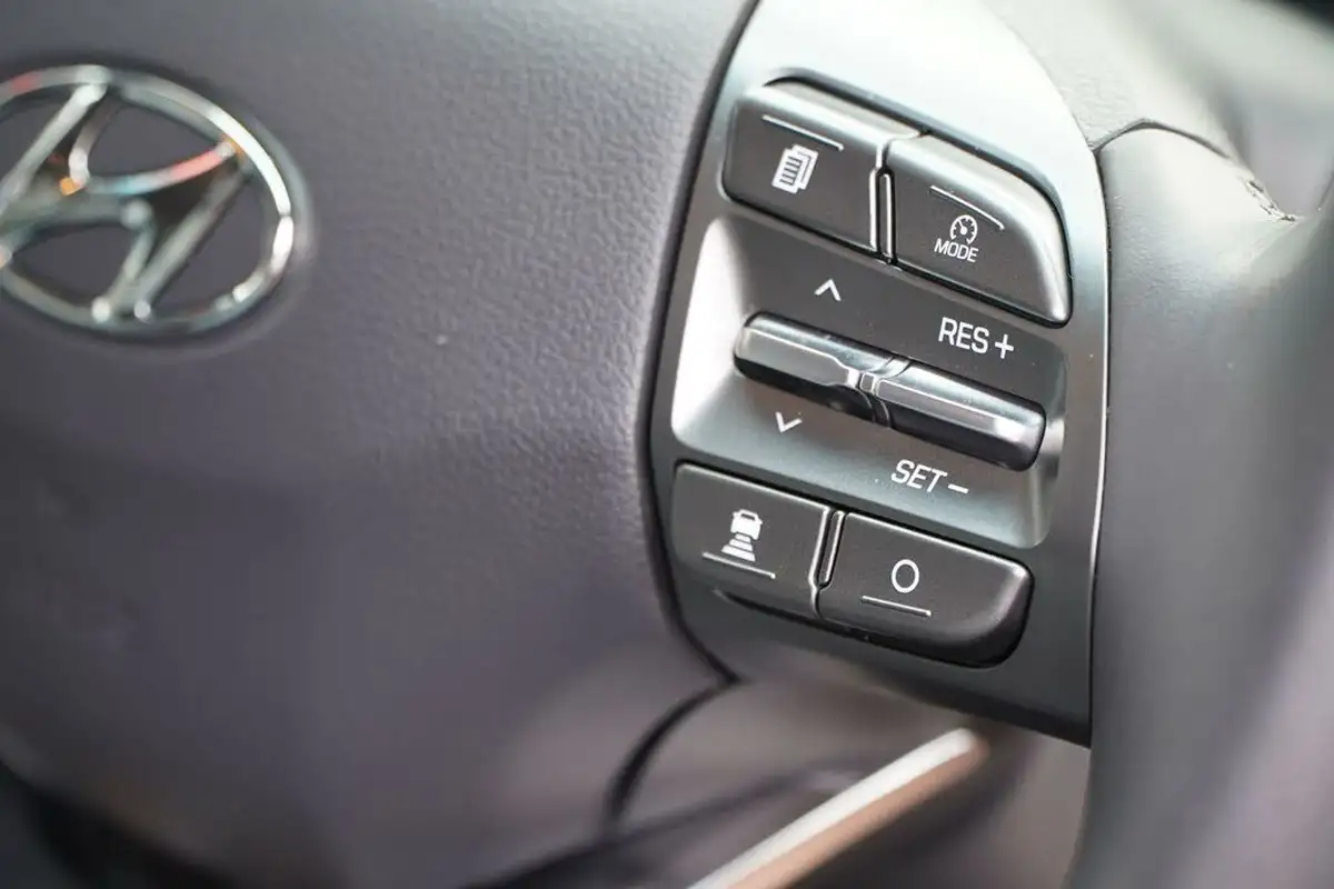 2022-hyundai-ioniq-e-premium-se-electric-big-16