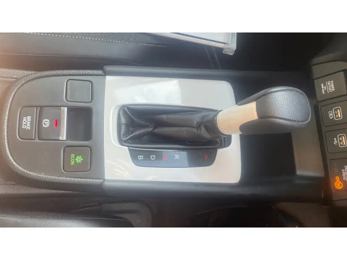 2020-honda-jazz-15-i-mmd-sr-big-28