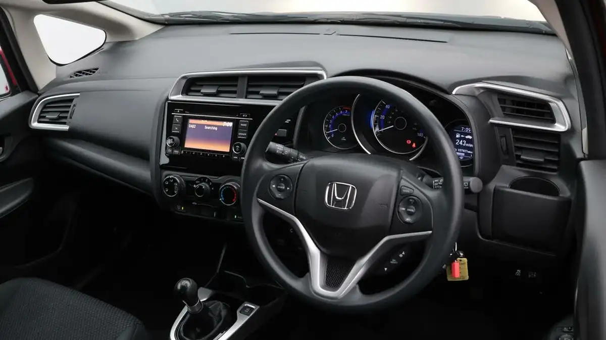 2019-honda-jazz-13-i-vtec-s-big-9