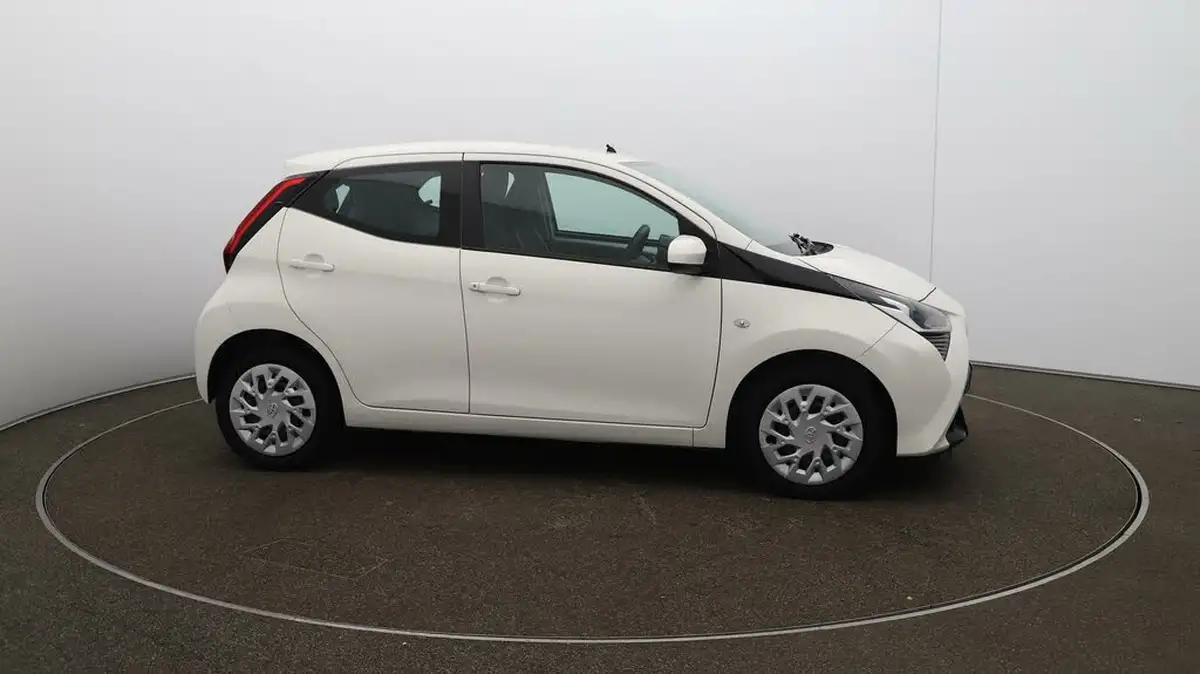 2019-toyota-aygo-10-vvt-i-x-play-tss-x-shift-big-40