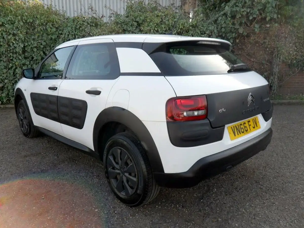 2016-citroen-c4-cactus-12-puretech-touch-big-6