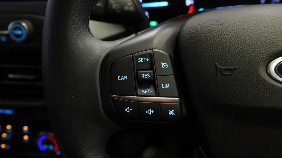 2020-ford-focus-15-active-hatchback-big-21