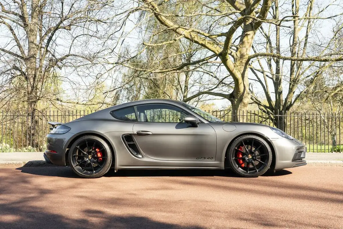 2023-porsche-cayman-718-40-cayman-gts-40-big-6