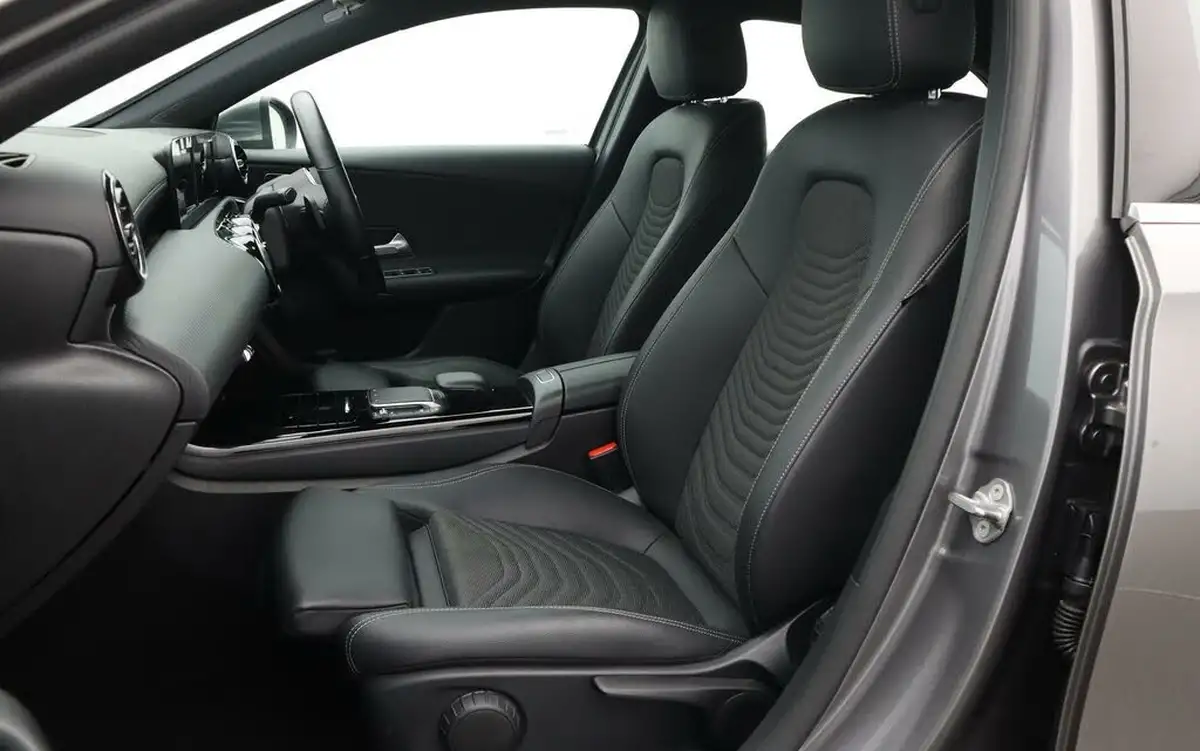 2021-mercedes-benz-a-class-15d-a180d-se-7g-dct-big-14