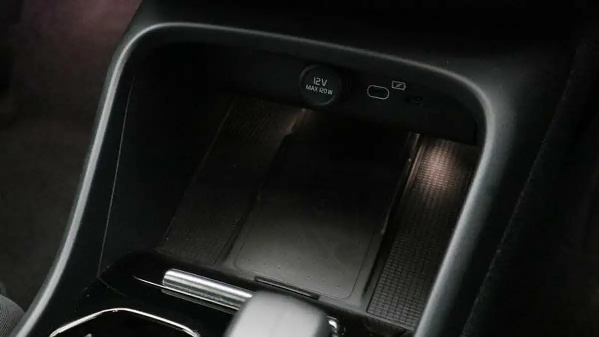 2024-volvo-xc40-20-b3-plus-big-28