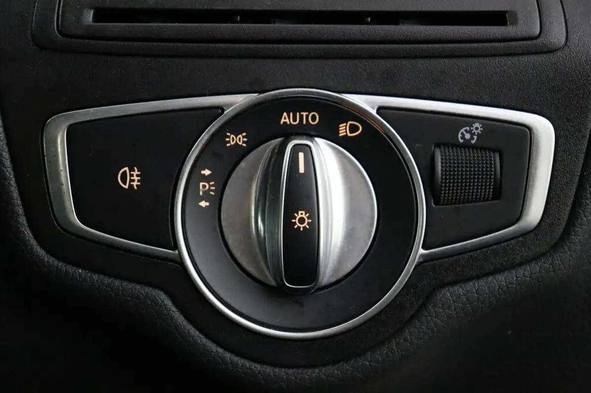 2020-mercedes-benz-glc-class-20d-glc220d-sport-big-21