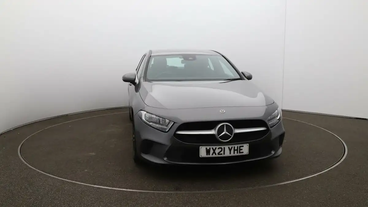 2021-mercedes-benz-a-class-15d-a180d-se-7g-dct-big-32