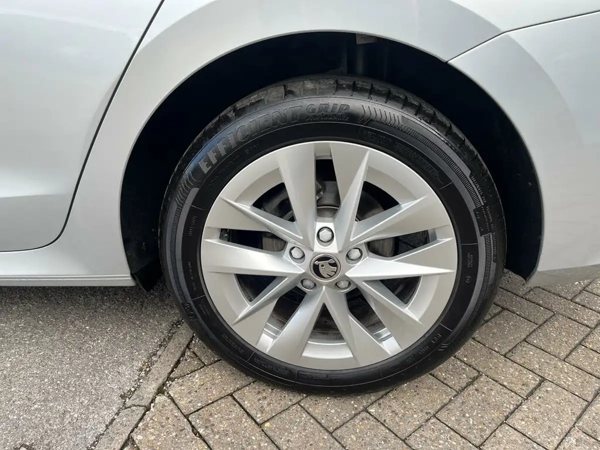 2023-skoda-octavia-20tdi-se-l-150ps-hatchback-dsg-big-11