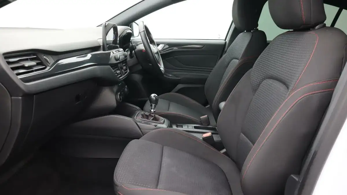 2020-ford-focus-15t-st-line-hatchback-big-14