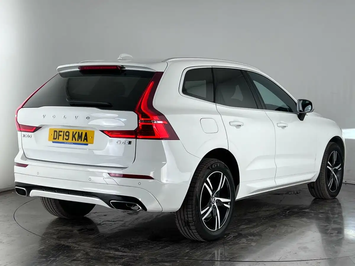 2019-volvo-xc60-20td-d4-r-design-4x4-ss-geartronic-big-5