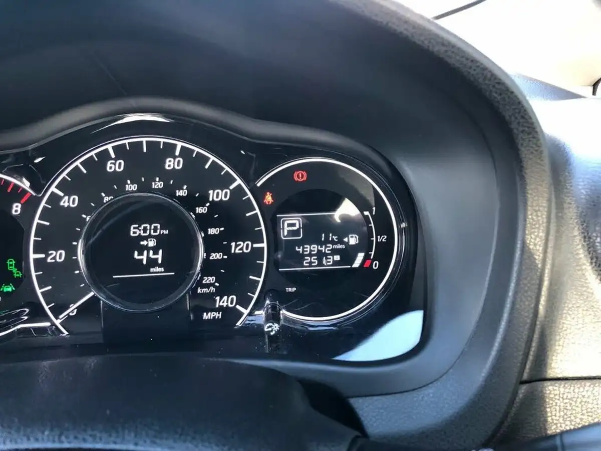 2014-nissan-note-12-tekna-cvt-big-27