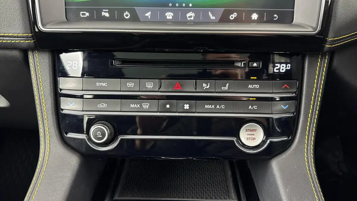2019-jaguar-f-pace-30td-300-sport-big-18