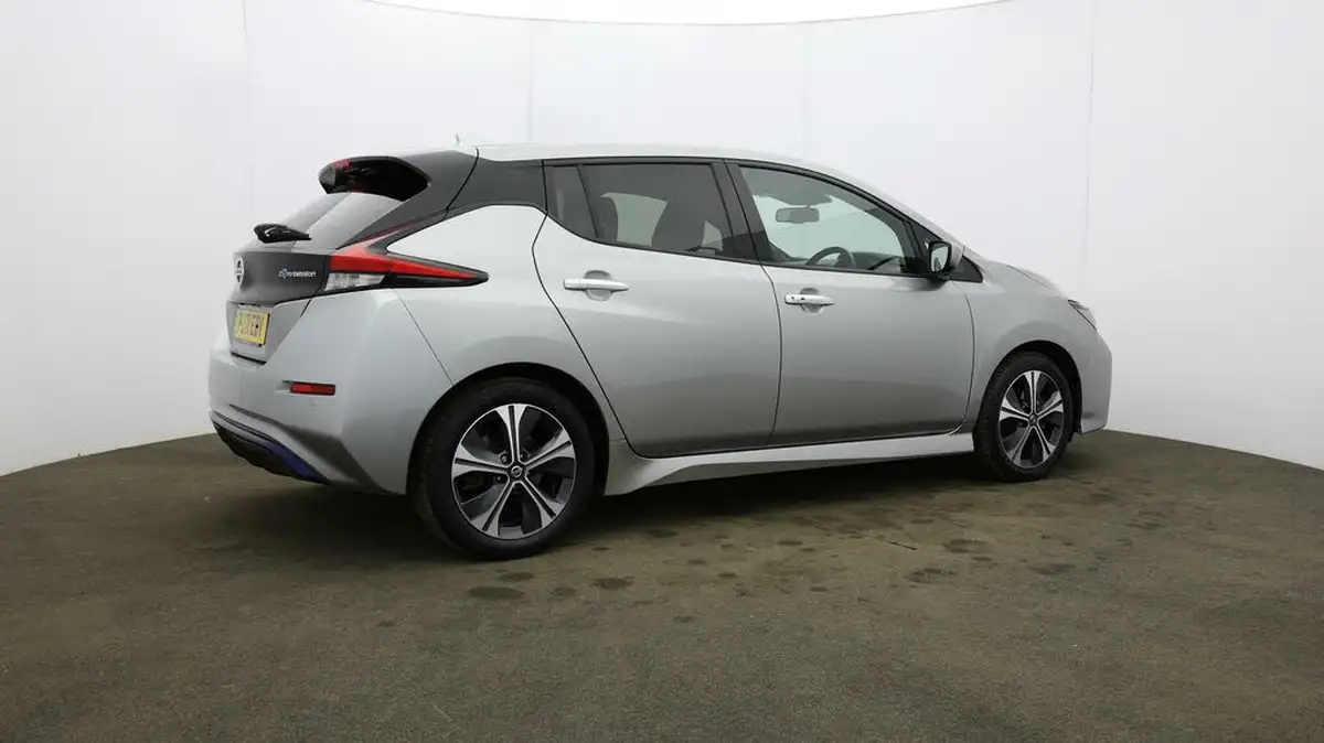 2021-nissan-leaf-e-tekna-big-49