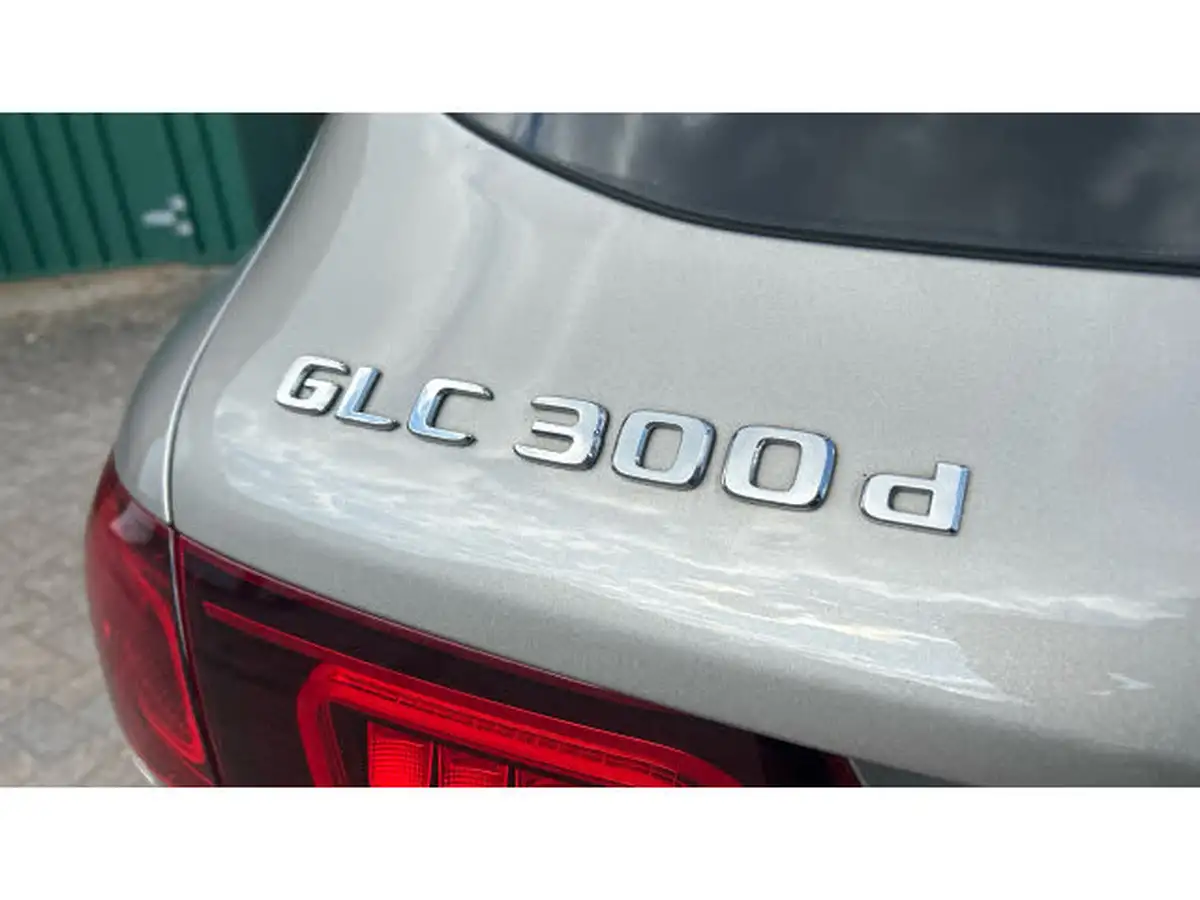 2020-mercedes-benz-glc-class-20d-glc300d-amg-line-premium-station-wagon-5d-big-41