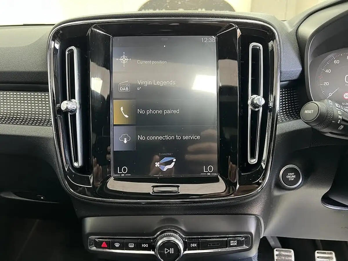 2019-volvo-xc40-20td-d3-r-design-big-11