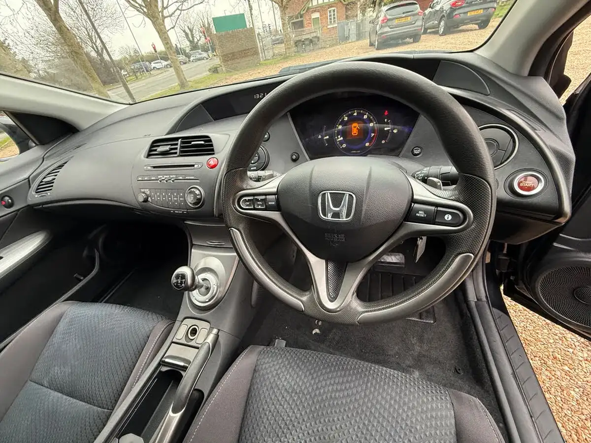 2010-honda-civic-14-se-i-vtec-i-shift-big-18