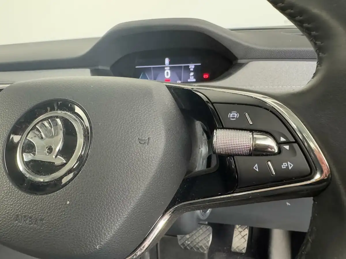 2023-skoda-enyaq-e-60-big-30
