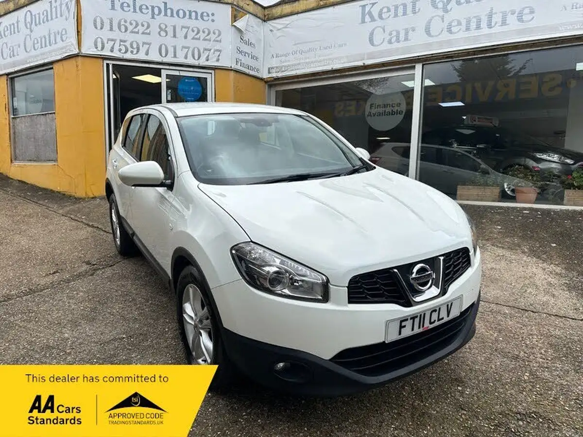 2011-nissan-qashqai-16-acenta-big-0