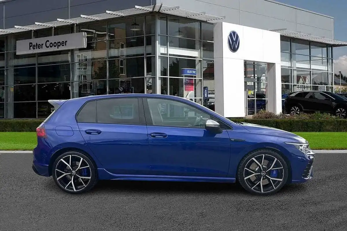 2023-volkswagen-golf-20-tsi-r-320ps-hatchback-big-3