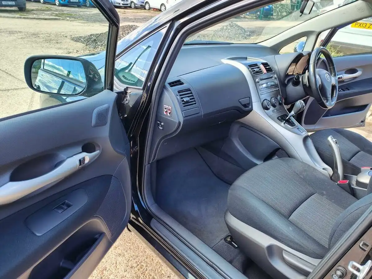 2007-toyota-auris-16-t3-5d-mmt-big-4
