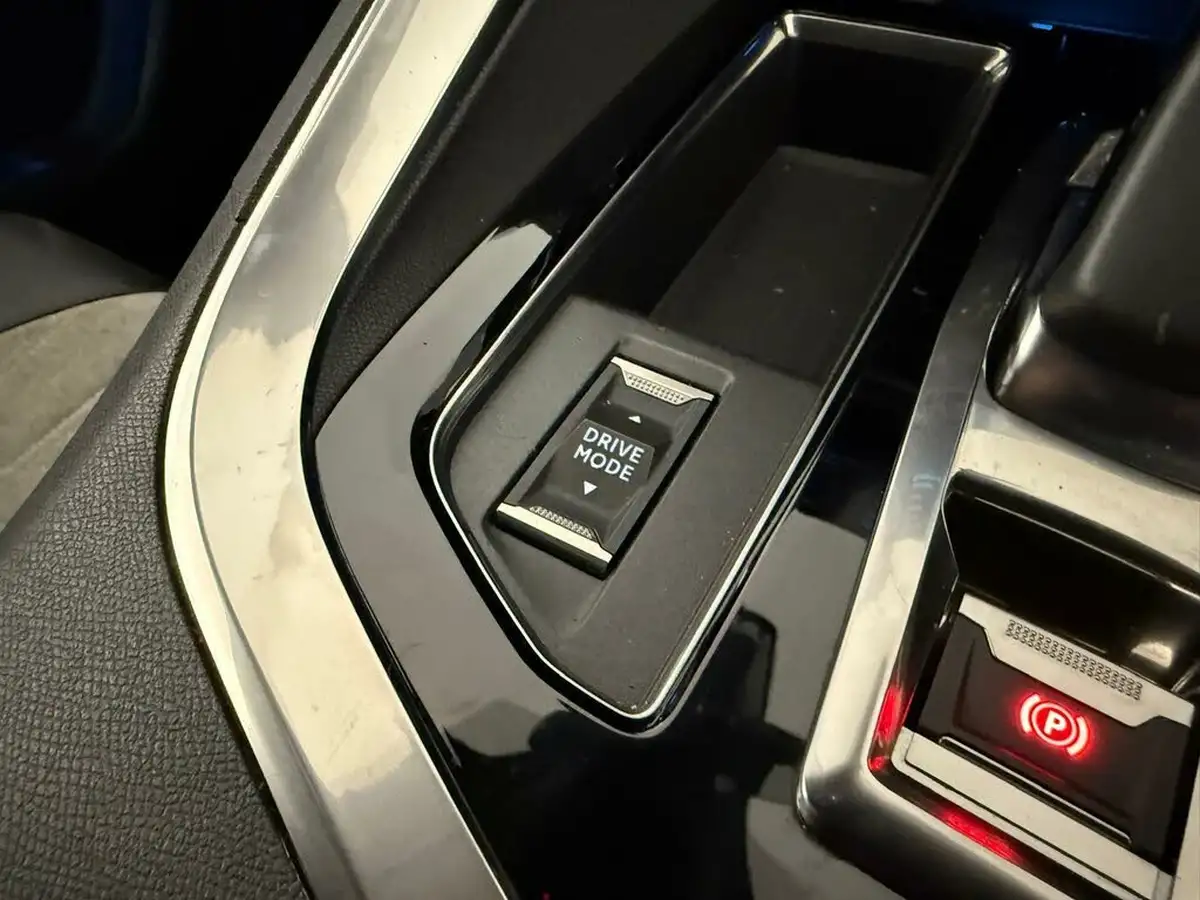 2021-peugeot-3008-suv-16-puretech-gt-premium-300bhp-4wd-hybrid4-e-eat8-big-28