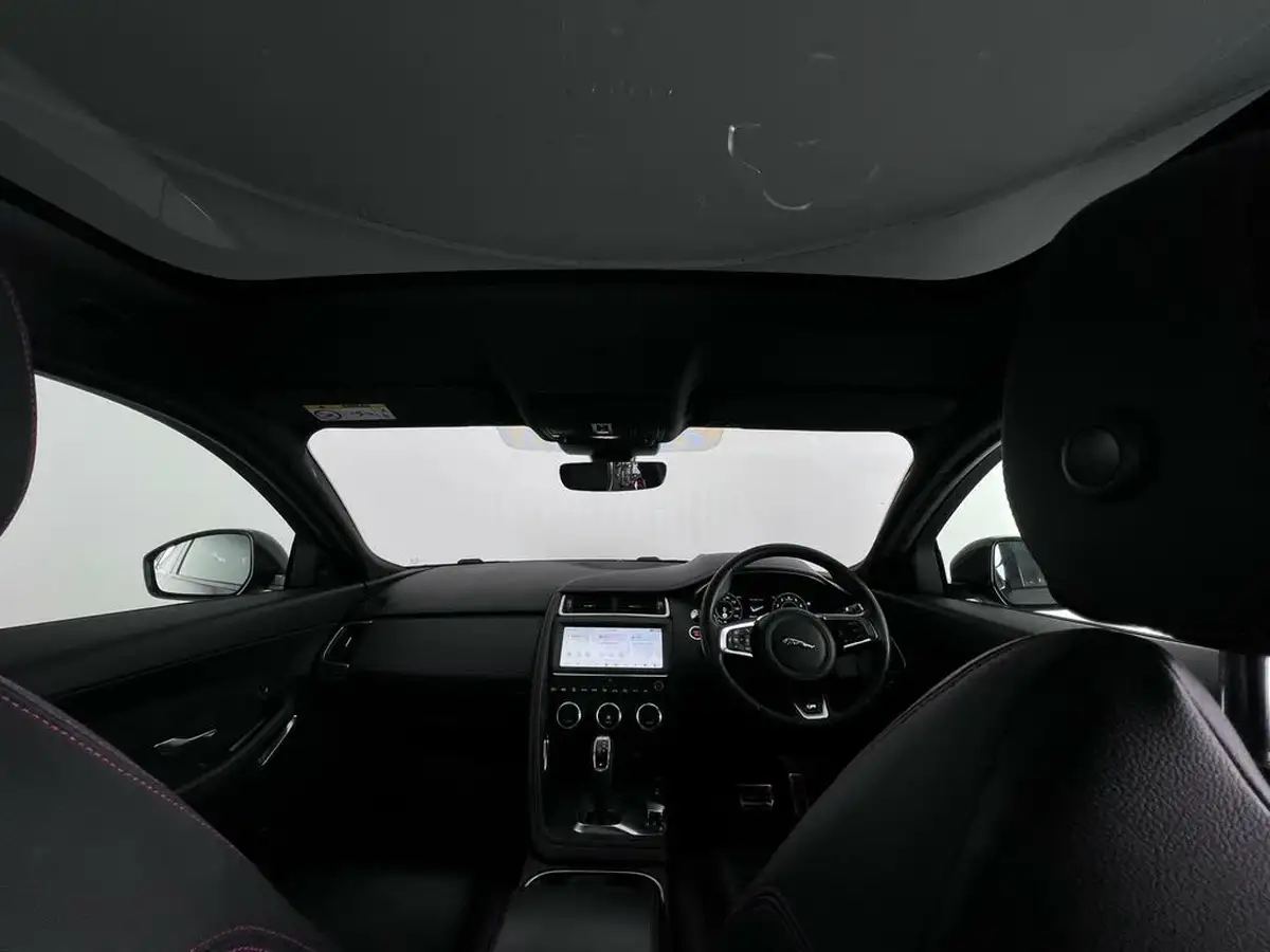 2020-jaguar-e-pace-20-i4-chequered-flag-200ps-big-17