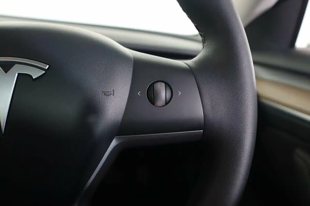 2021-tesla-model-3-e-standard-plus-big-12