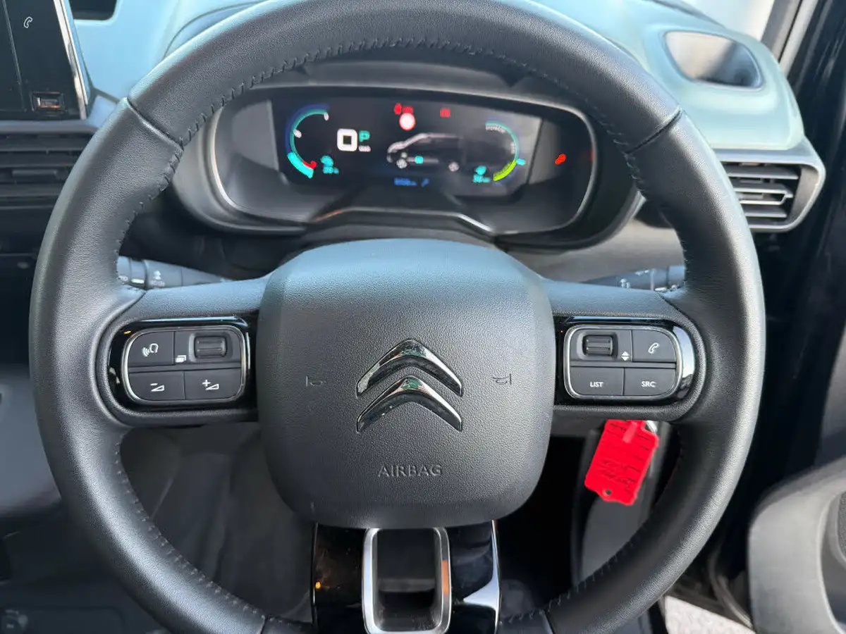 2024-citroen-berlingo-e-flair-xtr-xl-size-big-17