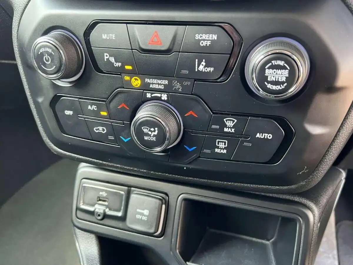 2020-jeep-renegade-13-gse-night-eagle-ii-big-29