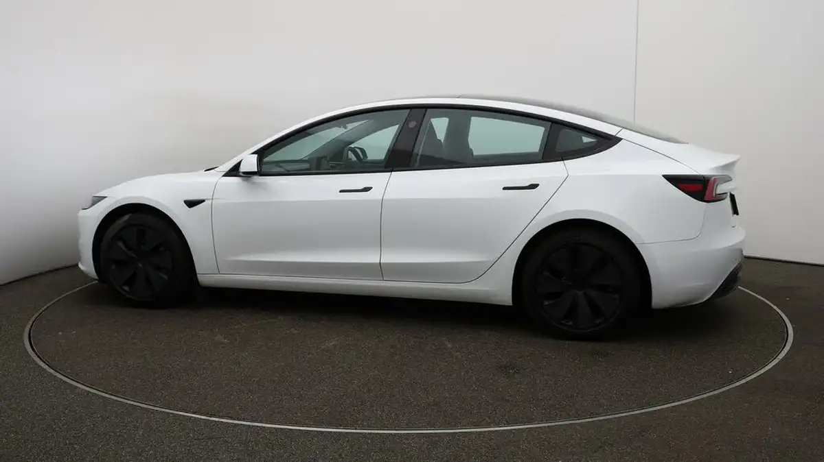 2024-tesla-model-3-e-rwd-big-49