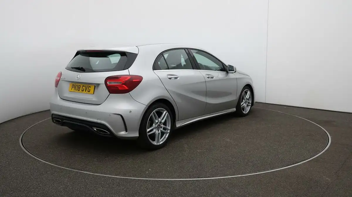 2018-mercedes-benz-a-class-16-a180-amg-line-premiumss-big-43