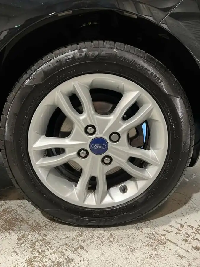 2015-ford-fiesta-125-zetec-3d-big-8