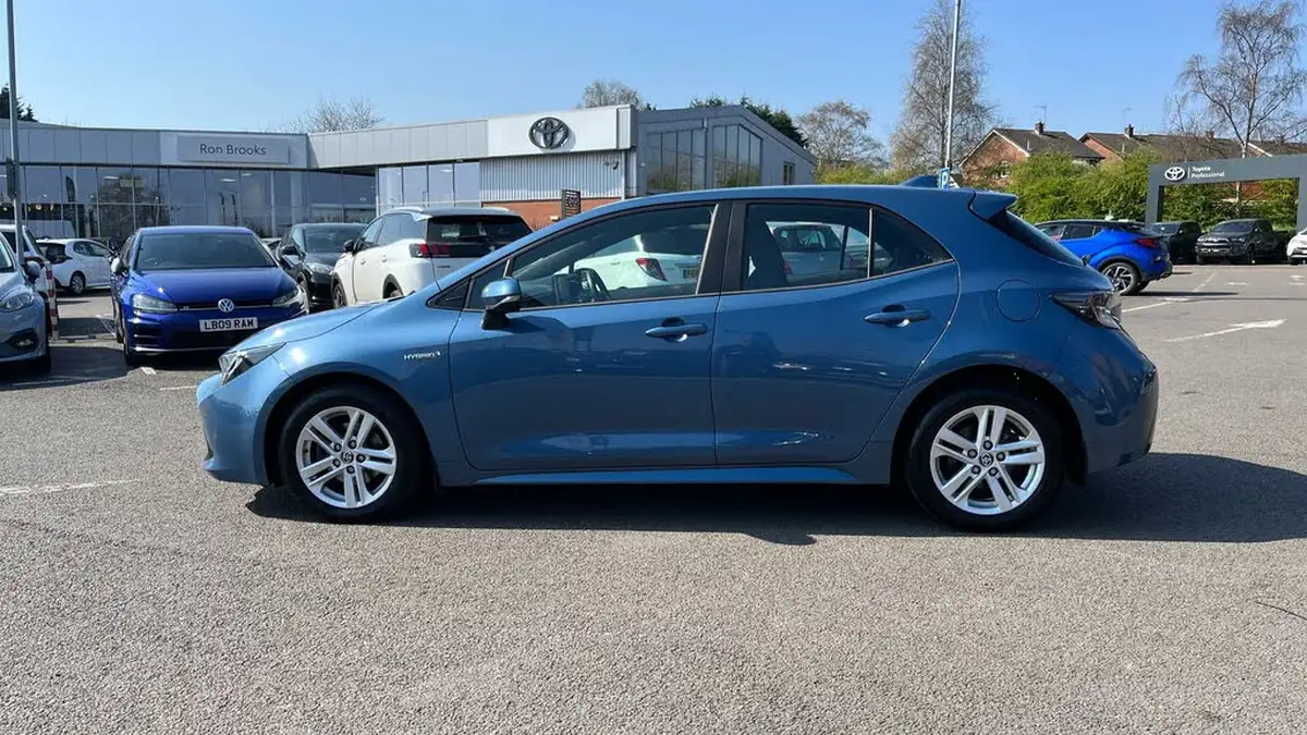 2020-toyota-corolla-18-vvt-i-icon-tech-spare-wheel-hatchback-5d-big-16