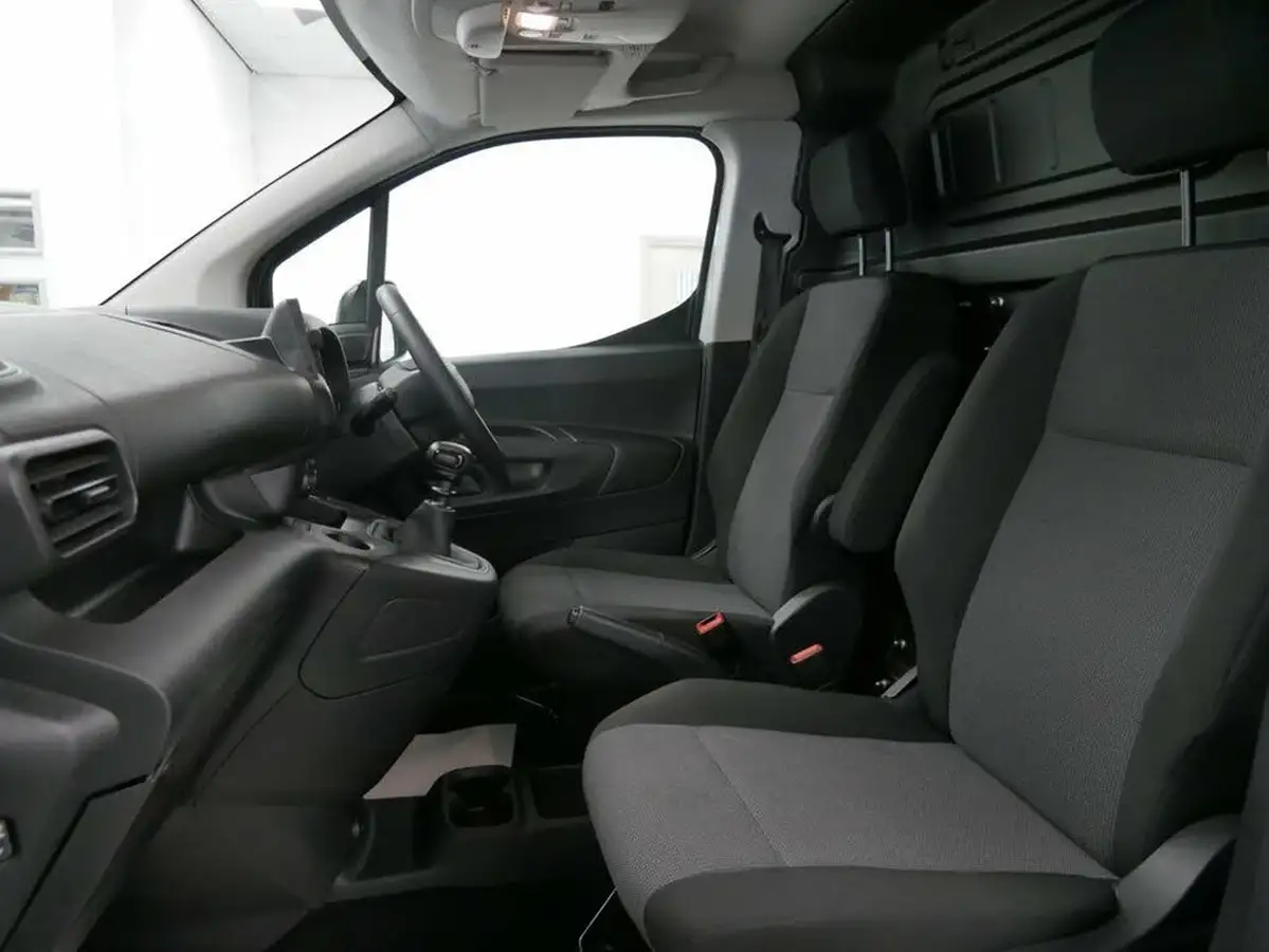 2022-toyota-proace-city-15d-active-big-23