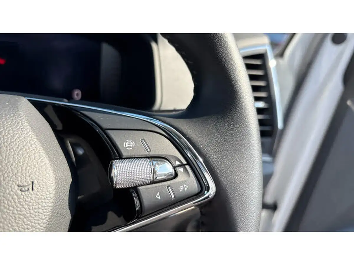 2023-skoda-karoq-15-tsi-se-drive-big-17
