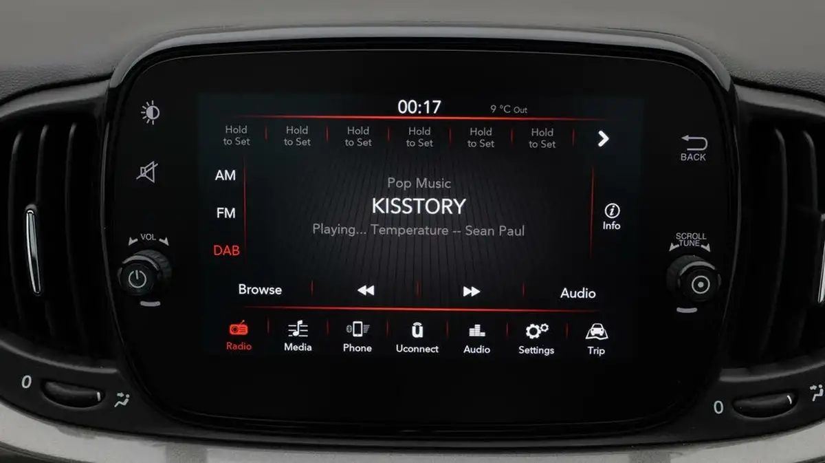 2021-fiat-500-10-lounge-big-11