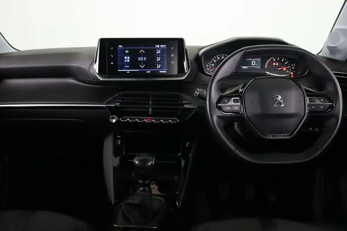 2020-peugeot-208-12-puretech-allure-100bhp-big-15