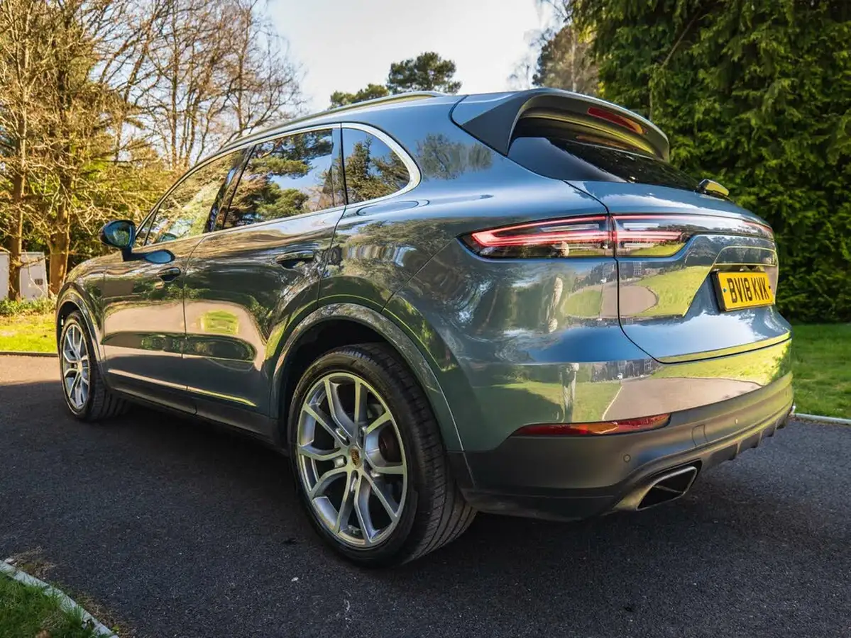 2018-porsche-cayenne-30-v6-big-21