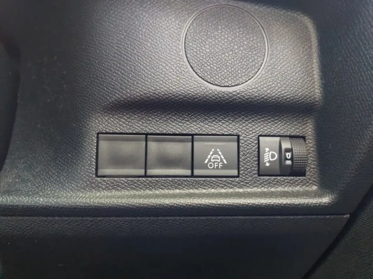 2023-citroen-c4-12-puretech-sense-big-14