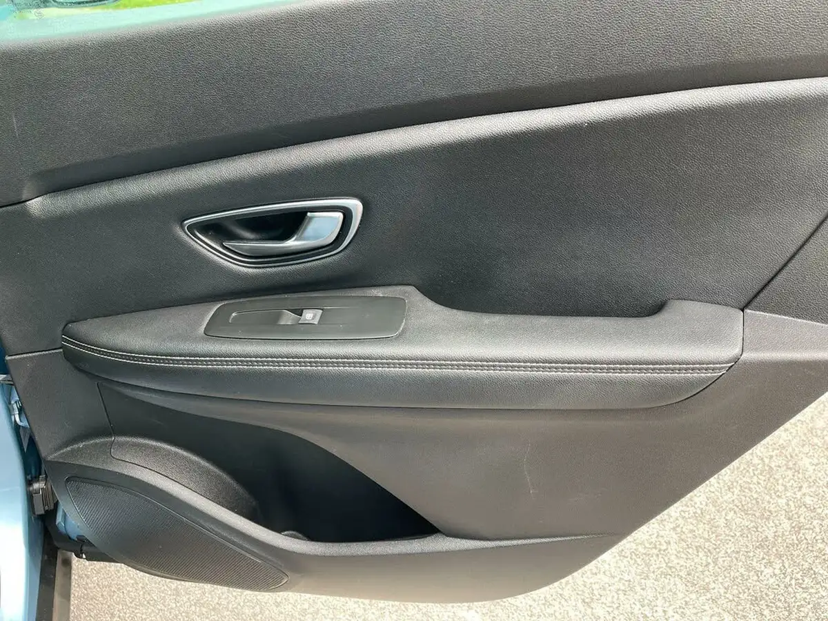 2019-renault-grand-scenic-13-tce-iconic-big-27