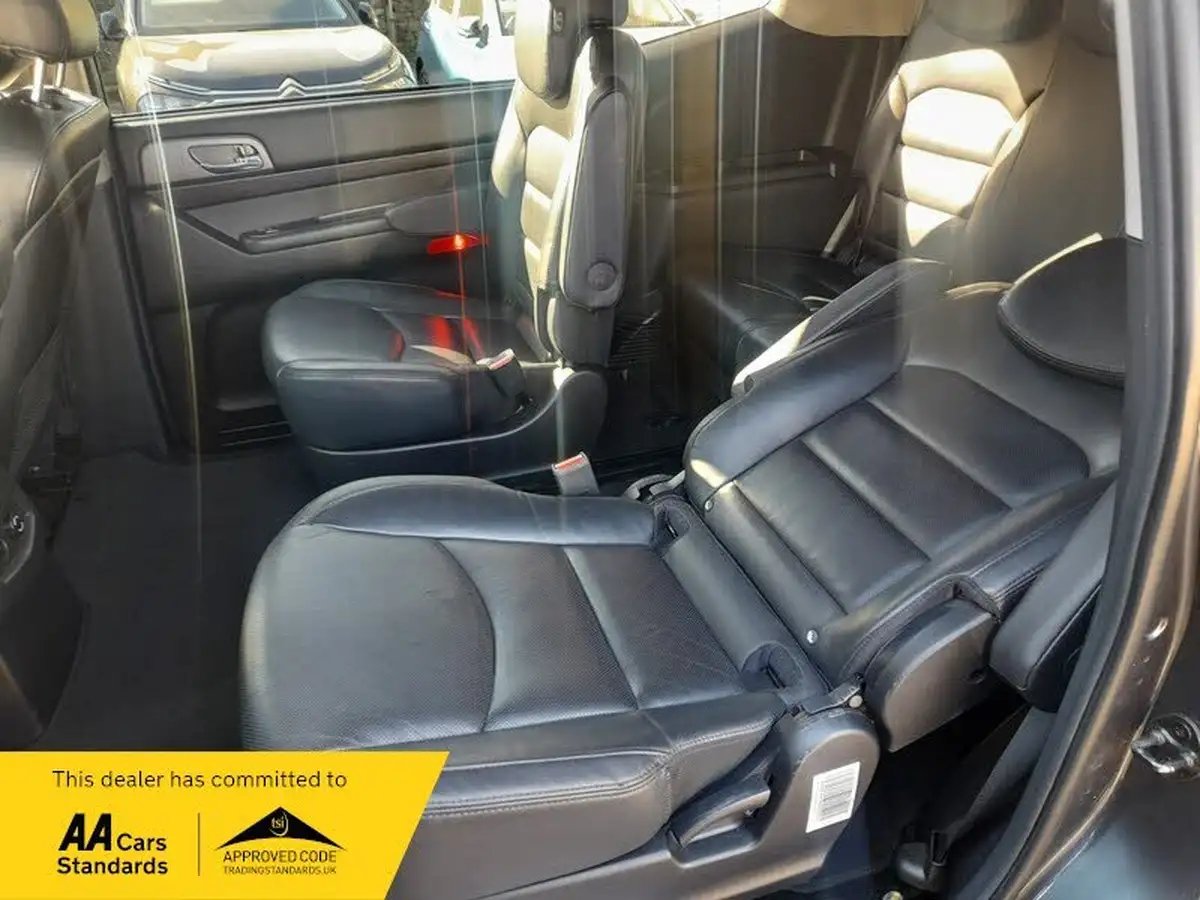 2019-kgm-ssangyong-turismo-22td-ex-auto-big-23