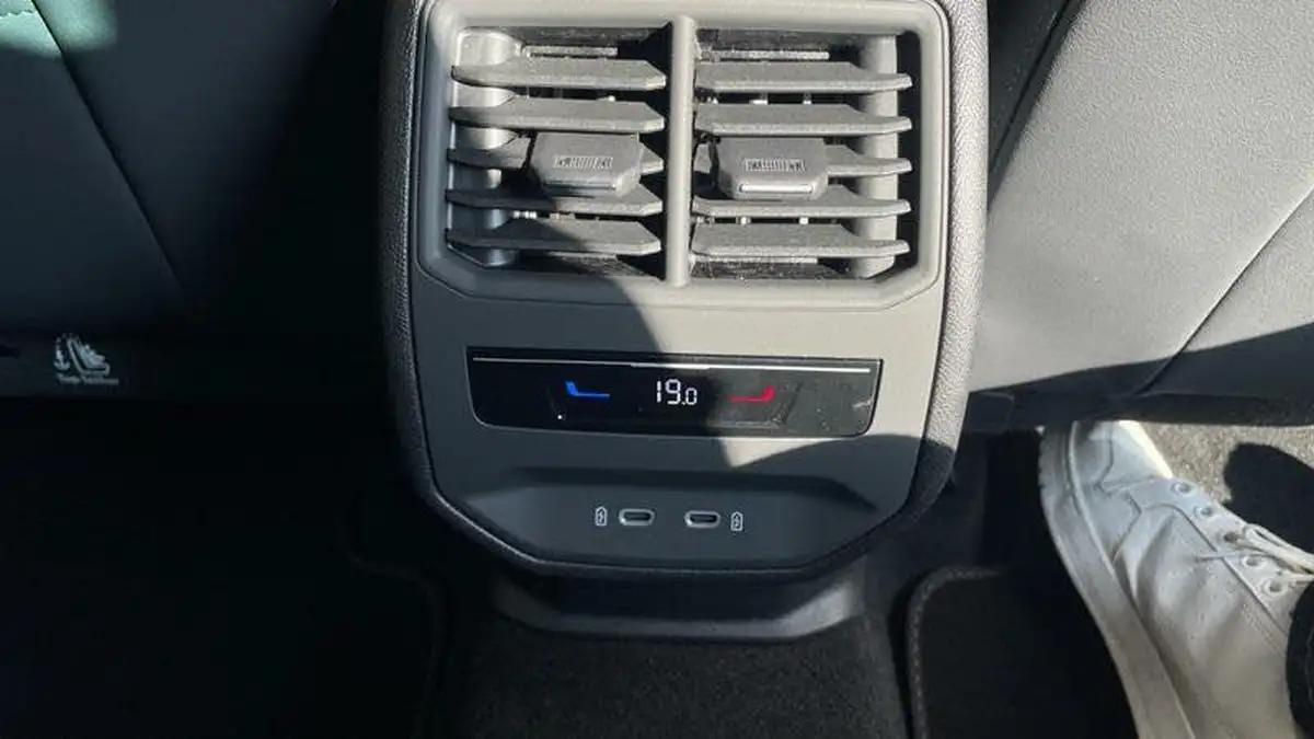 2025-cupra-formentor-15-etsi-v3-big-14