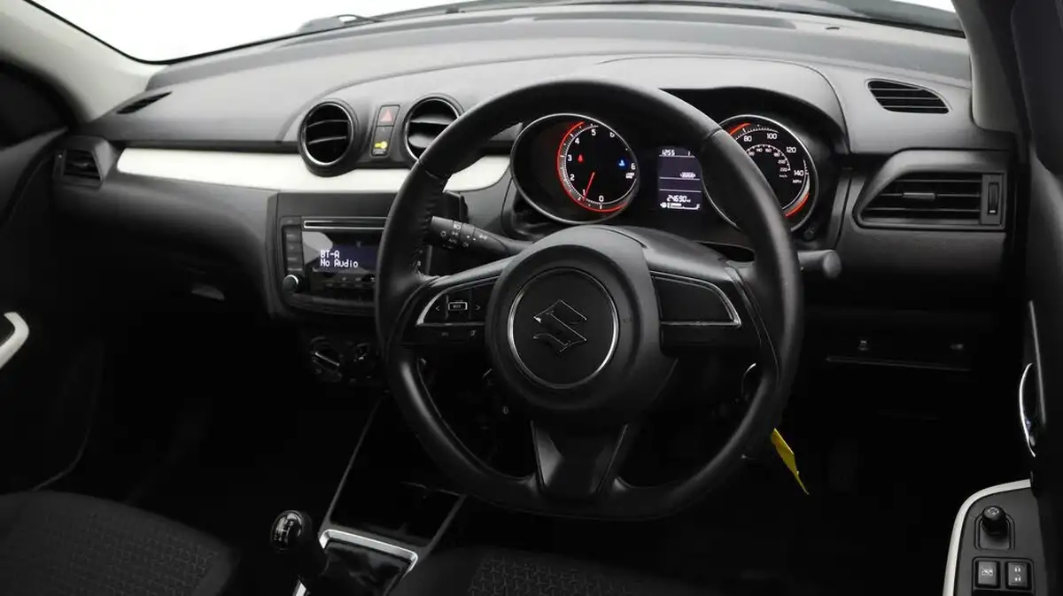 2019-suzuki-swift-12-dualjet-attitude-big-8