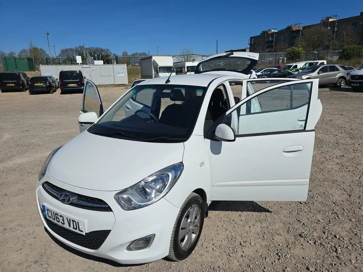 2013-hyundai-i10-12-active-auto-big-9