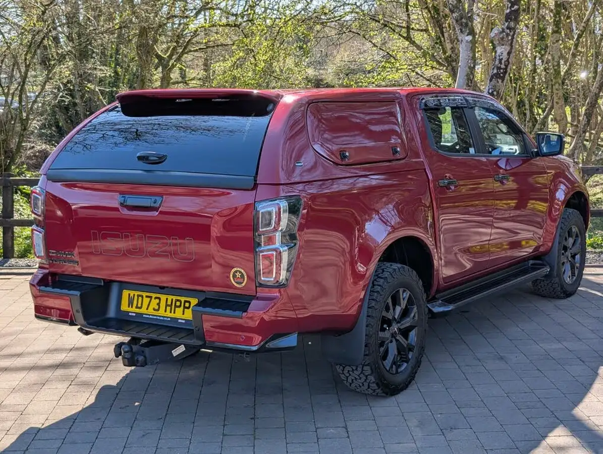 2023-isuzu-d-max-19td-v-cross-steel-edition-auto-big-5
