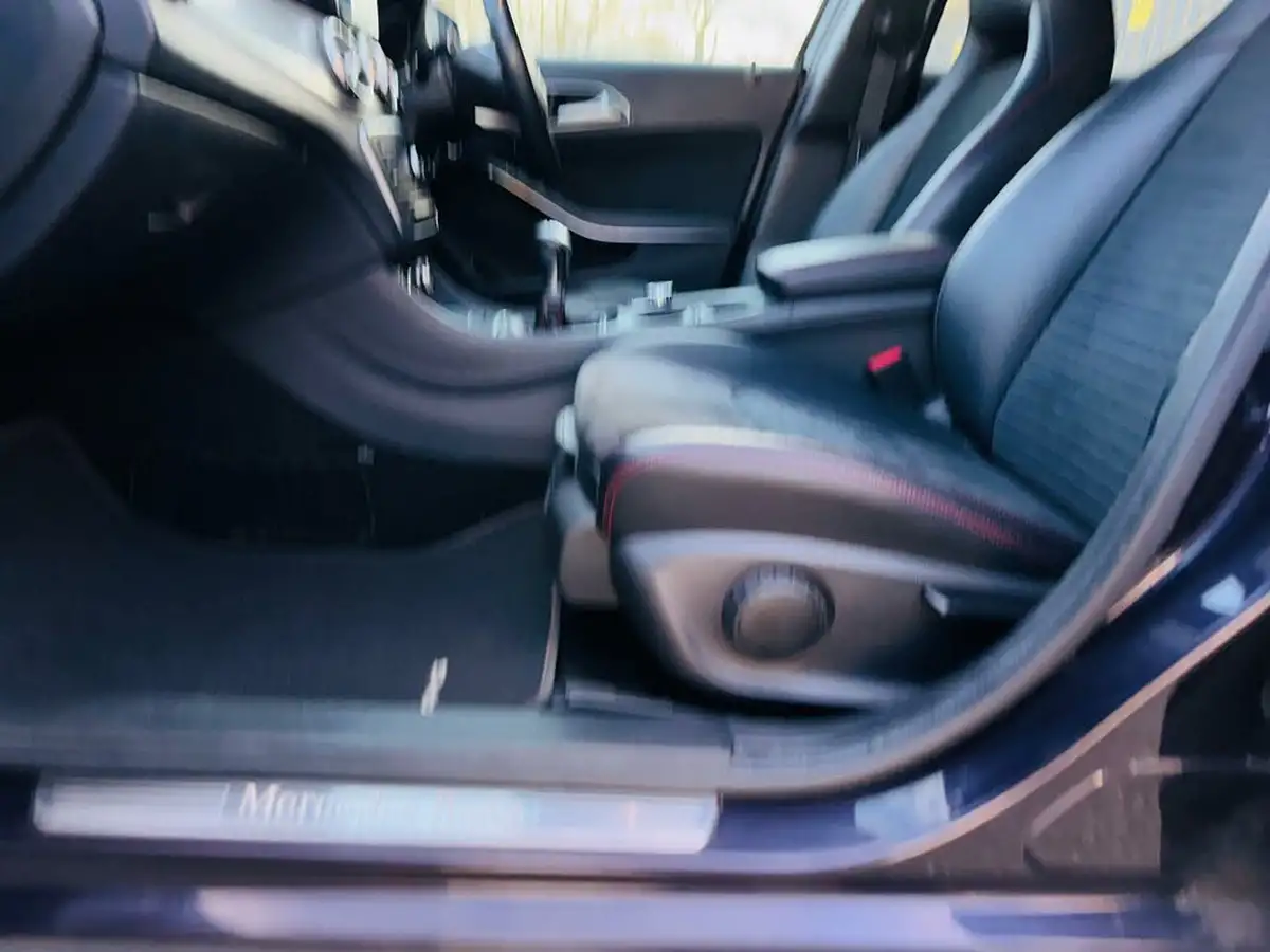 2015-mercedes-benz-gla-class-21d-gla-200d-amg-line-ss-big-38