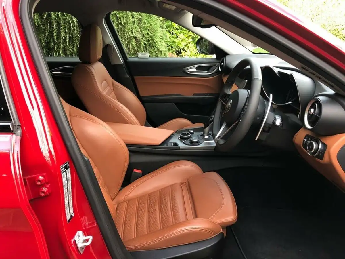 2017-alfa-romeo-giulia-20-veloce-big-2