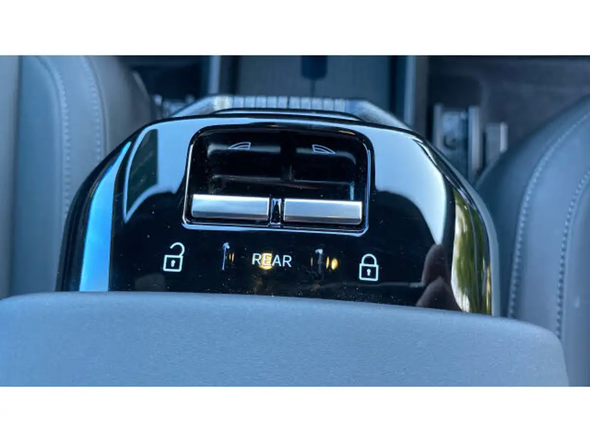 2024-volvo-ex30-e-single-motor-plus-extended-range-big-24