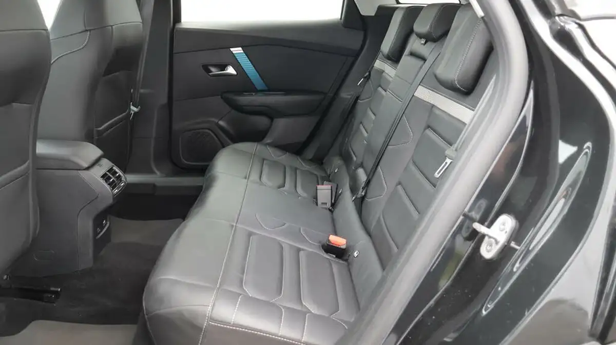 2021-citroen-c4-e-shine-plus-big-16