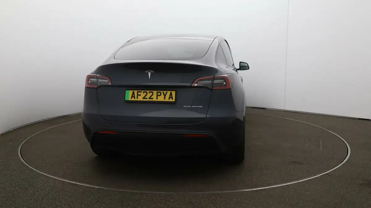 2022-tesla-model-y-e-long-range-big-6